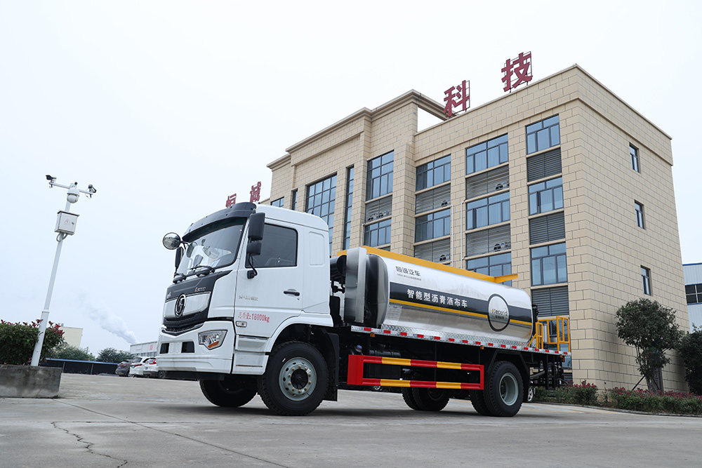 The model of the asphalt spreader