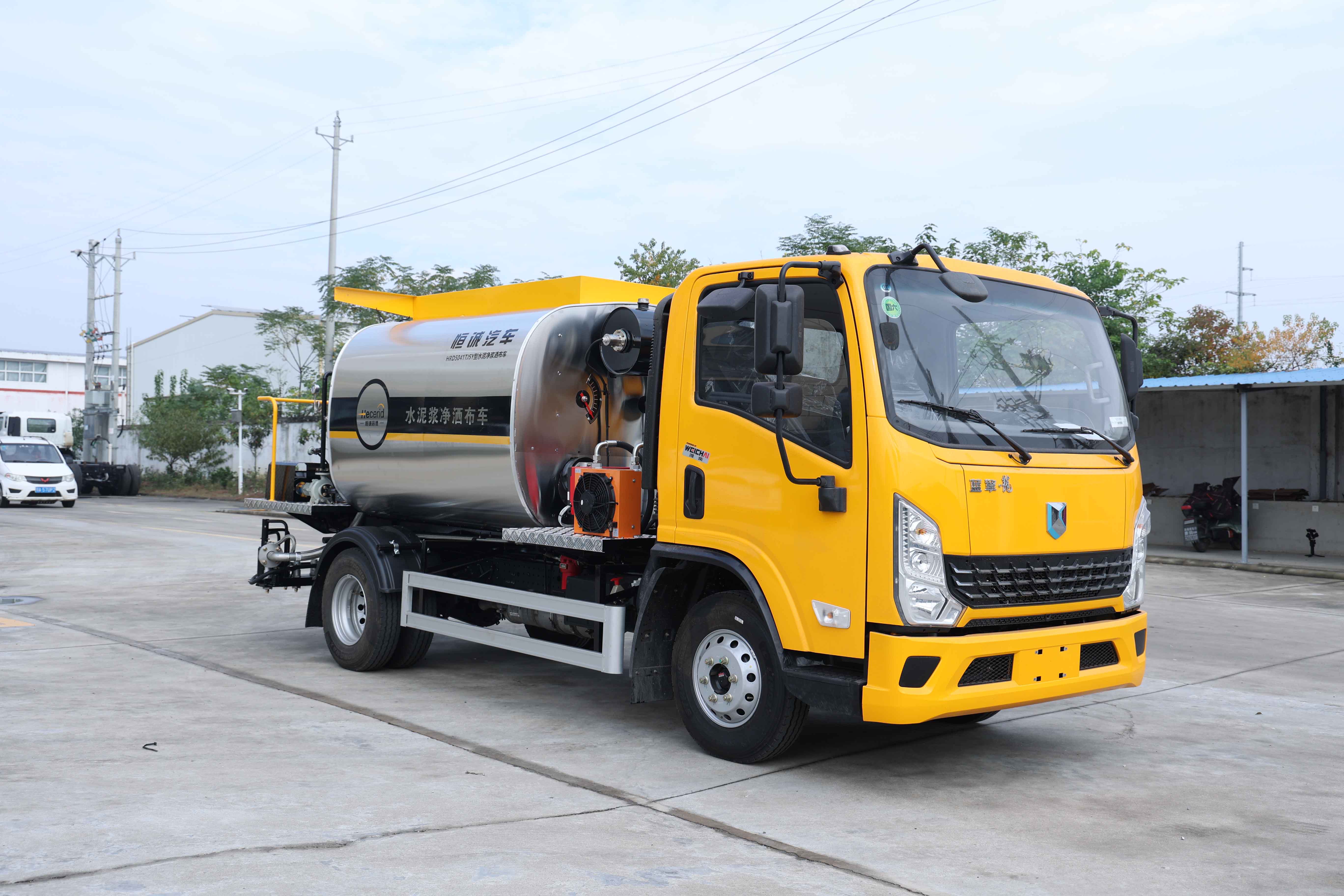 Isuzu 5-ton multi-functional sweeping and washing vehicle