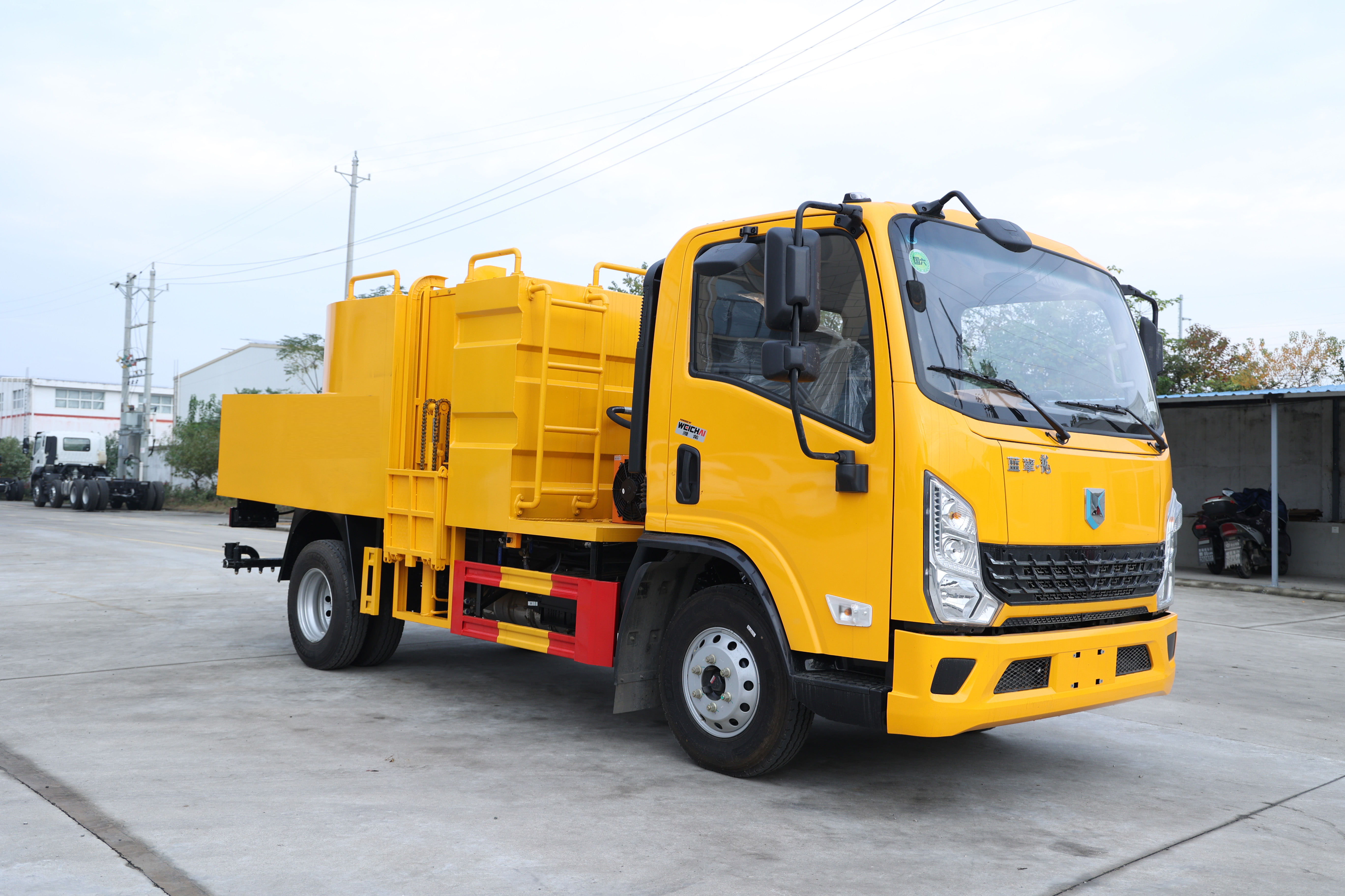 Problems to be noted when a water sprinkler truck is operating to draw water