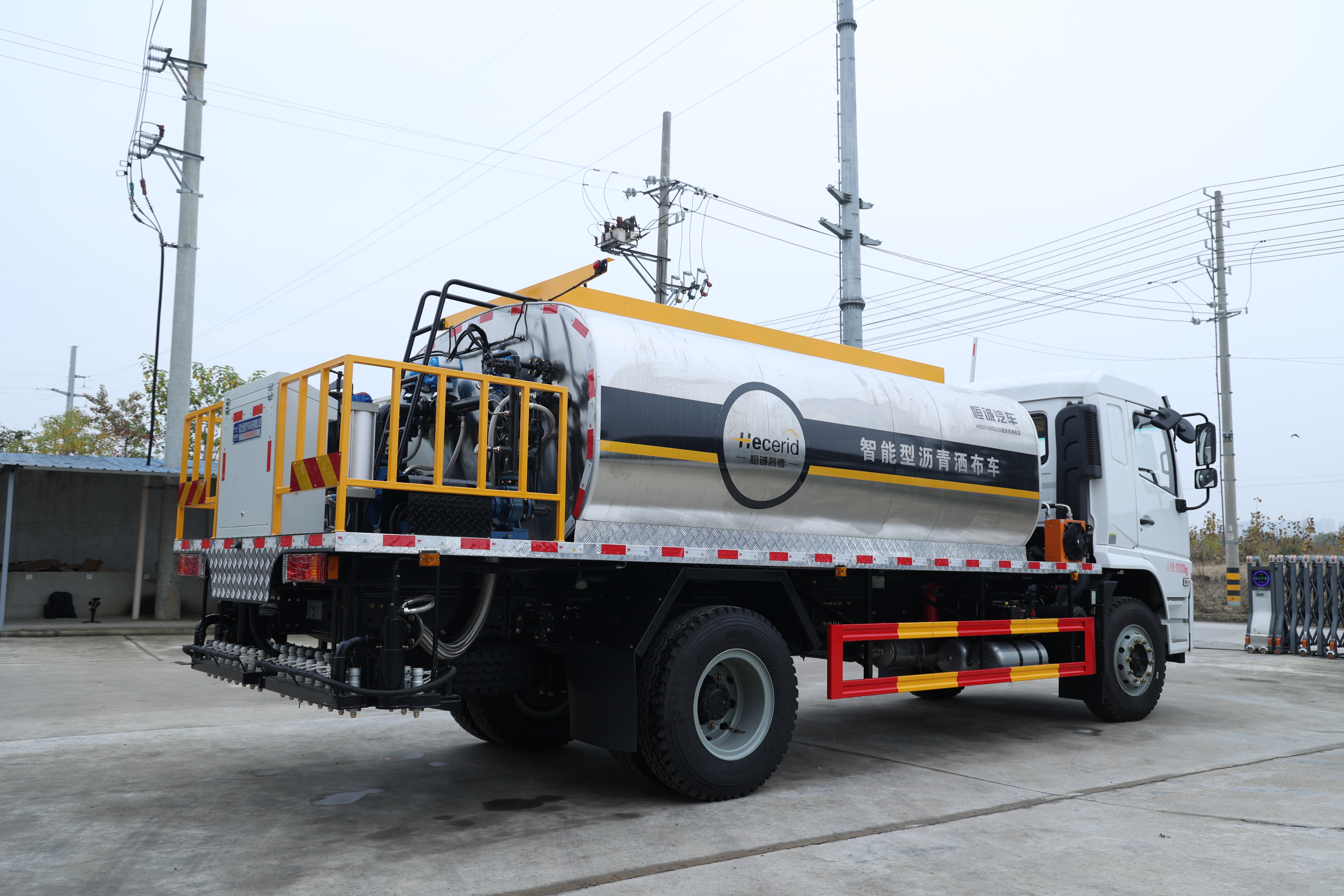 Methods to eliminate operational errors of the sweeping and washing vehicle